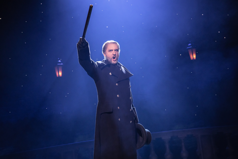 “Stars” – Nick Rehberger as Javert in Les Misérables“ Photo: Matthew Murphy